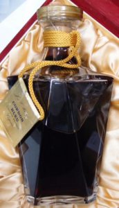 Cordon Bleu, golden ribbon; HKDNP stated on the top of the capsule