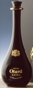 70cl, with emblem on the shoulder