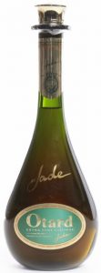 No emblem low on the main label and diferent emblem (Lion) on neck; 70cl