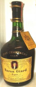 Capsule with three gold coloured solid bands; imported by Sacco (Utif 60); 75cl, stated