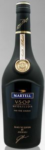 Is this a colour-effect of the surroundings? Top of cap look a bit different too. (700ml)