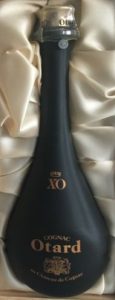 70cl and 40%vol stated on the back (different typeface is used); with a cotisation mark