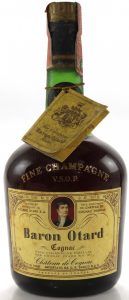 Bronze coloured cap, 75cl; imported by Sacco (Utif 6 AL); right of the head: nello stabilimento di chateau de cognac - Francia