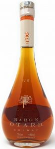 Carafe, VS printed above shoulder label