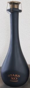 70cl, bronze coloured stopper and letters (text on back-side in French, no cotisation sign)