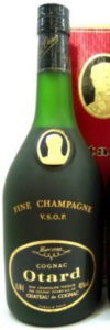 0,70L and 40%vol stated; quality of the head is very poor