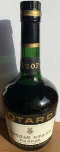 Without content or ABV stated; above chateau de cognac is printed: vieilli en futs par Cognac Otard SA AU