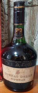Otard in gold letters on a black surface; a castle in red on the neck label; no content or ABV stated, screw cap