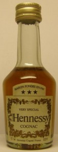 'very special' above and 'Cognac' under 'Hennessy'; 40% and 0.029L stated
