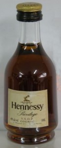 50ml Hennessy Privilege; 50ML in capitals; first line: privilege; second line: VSOP; third line: cognac; 40%alc/vol stated