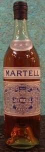 Very old pale; no band underneath with the standard text; different capsule (after 1928); better colouring of the label