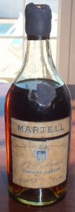 Garanti plus de 60 ans en fut; 60 ans stated in the wax emblem too; waxed cap (re-waxed?) This bottle had probably also a ribbon riveted to a aluminium foil cap