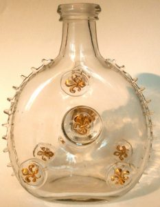 11 fins on both sides; gold plated fleurs de lys, varying in orientation; bottle no. 10 (approx. 1870-1900)