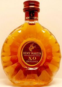 red cap; emblem and Rémy Martin printed on the neck