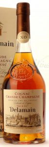 With 'Délicate et legère'. 700ml left, Alc. 40% by vol. right. Little detail: it says 'du' cognac. 