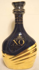 XO Old Réserve with golden base in a blue bottle