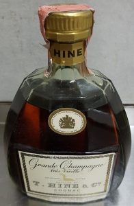Très Vieille carafe; additional importer information underneath; 73cl