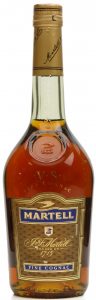 Yellow-brown label with an emblem on the label and VS fine cognac on the shoulder. In the blob is now a (little) swallow