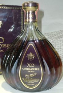 70cl, with a paper seal on top (70cl stated on back-side, along with a tidyman symbol); 1980s