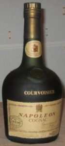 Without the text 'Fournisseur bréveté des Cours Étrangiers'. No content or alcohol percentage stated; no text underneath. (est. 1960s)
