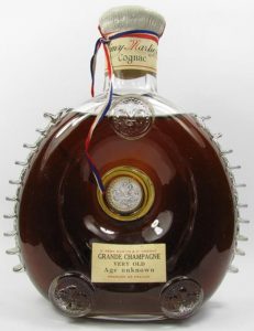 Very Old, Age Unknown, 10 fins; Baccarat is engraved plus logo and number (mirrored), no volume; old centaur on top; bottle no. 132; transition year: 1962-1963