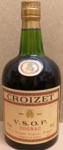 Paper emblem in the blob; 'VSOP cognac'; 40%vol stated on the left and 70cl on the right; Französisches Erzeugnis