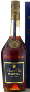 bottom line: "Elevé et mis en bouteille en Cognac France"; with 70cl e stated and 40%vol; Italian duty strip on top