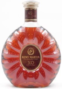 1,5L (stated on the back of the neck) XO Special, laurels around little emblem, not around main label