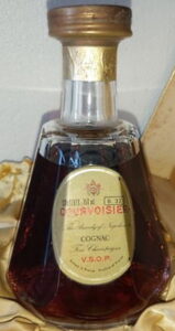 Contents 750ml and B.32 stated, fine champagne (1970s)