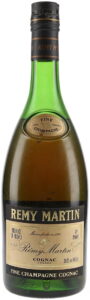 fine champagne VS; right below: '24 fl.oz 68.2cl' (1970s)