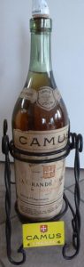 Bottle is 60cm, so probably 3L (est 1950-60s)