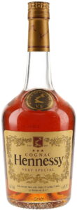 XXX-VS logo in red and gold and 'very special' printed below Hennessy; e70cl stated; text underneath is in French; with a green point symbol (early 1990s)