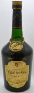 With 40%vol and e0,70L on the front and 40°G.L. and 70°Proof on the back (ca. 1980, UK)