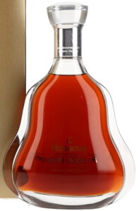 e70cl; on the back: imported by Moët Hennessy, UK Limited