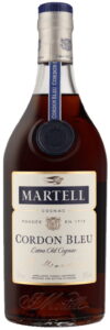 70cl e Extra old cognac in blue; the top border of the label is straight 