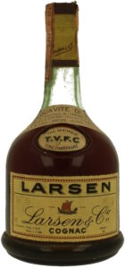 Same as previous bottle, now with importer's information on the neck (1960-70s)