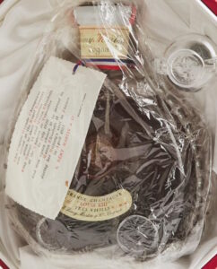 Très Vieille, content in ml's, said to be 26.4 fl.oz. (750ml) on auction, 40% alc/vol, red octagonal box, (prob. Canadian); 1970s (strange thing: 1957 banquet hanging card)