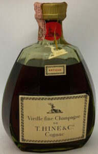 Neck label in red with the stag on it; 'Vieille fine champagne de T. Hine & Co'; Italian import (1950s)