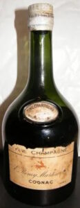 Extra, Très Vieille; without the REMY MARTIN indicated below (est. 1910s)
