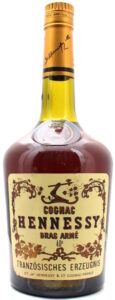 1.5L (not indicated on the front); cognac is printed above Hennessy; Französisches Erzeugnis (according to seller: 1970)