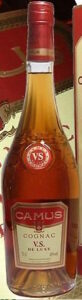 70cl VS De Luxe, red capsule; different shoulder label and emblem on the main label without the 2 horses; outer border is bronze